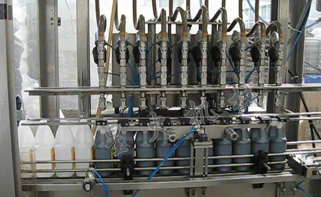 haha体育酱油灌装机案例及灌装细节展示