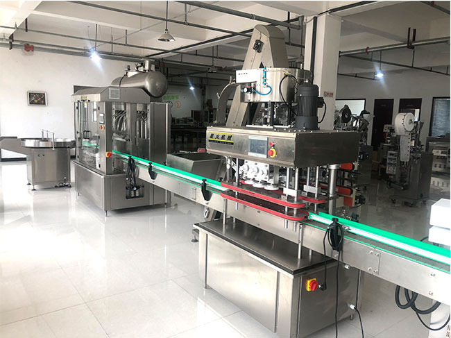 haha体育粘稠膏体灌装机设备展示