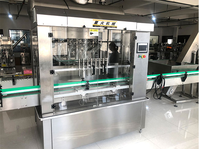 haha体育粘稠膏体灌装机设备展示