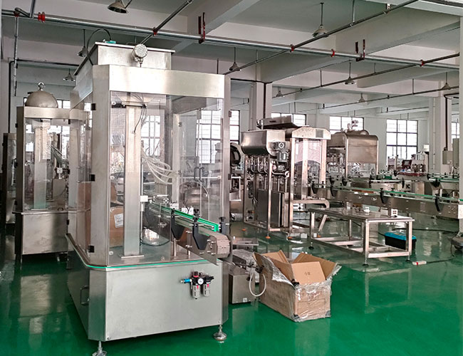 haha体育
自动液体灌装机生产厂家车间实拍