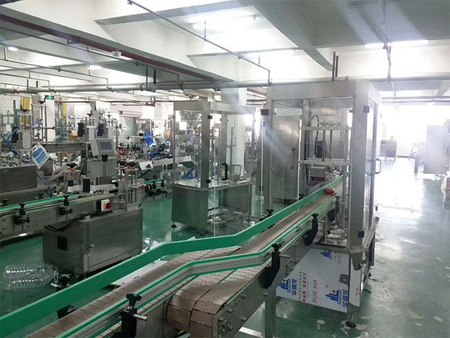 haha体育液体灌装机设备展示