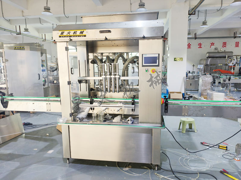 haha体育伺服肉酱灌装机