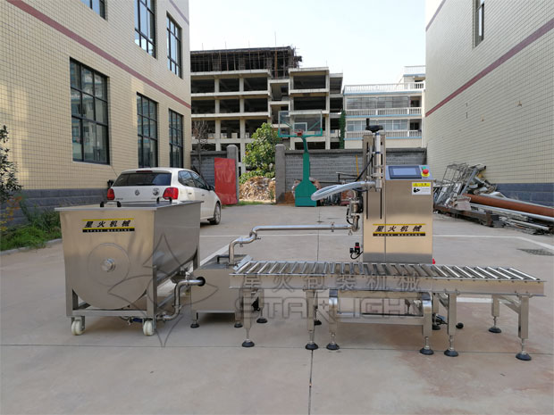 大桶辣椒酱灌装机设备