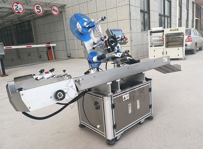 haha体育平面贴标机设备